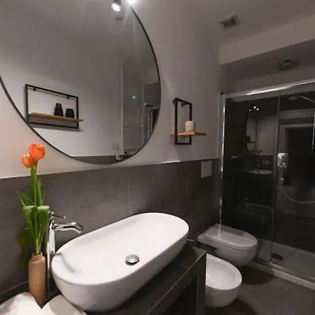 Davita - The Vatican House Apartment *